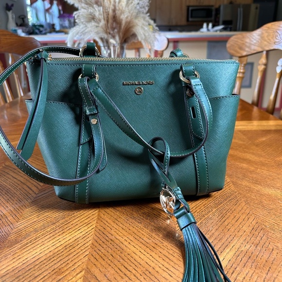 Michael kors purse - Picture 4 of 5